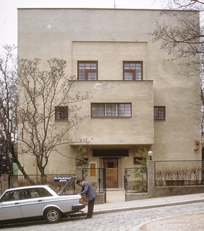 moller house